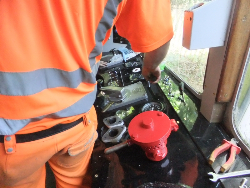 Fastening controls to the desk in the cab of the class 105